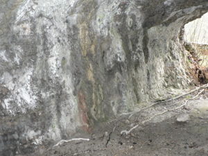 Forte Casa Ratti - Grotta con gli strani fori