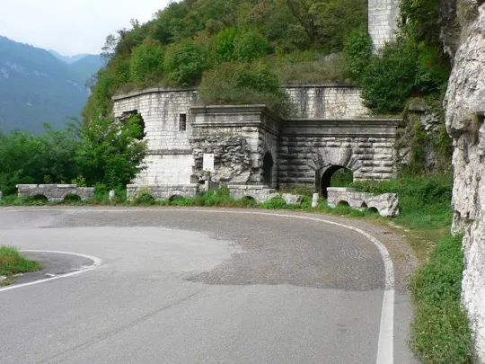 Forte Tagliata Scala e Fontanelle - Tornante e ingresso al forte