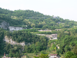 Forte Tagliata visto dal fondo valle