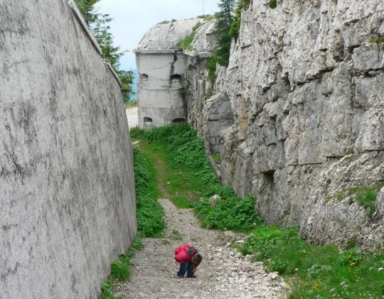 Forte Verena - Ricerca di reperti nel fossato (2006)