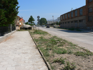 Korçe - Strada di accesso con bunker (2006)