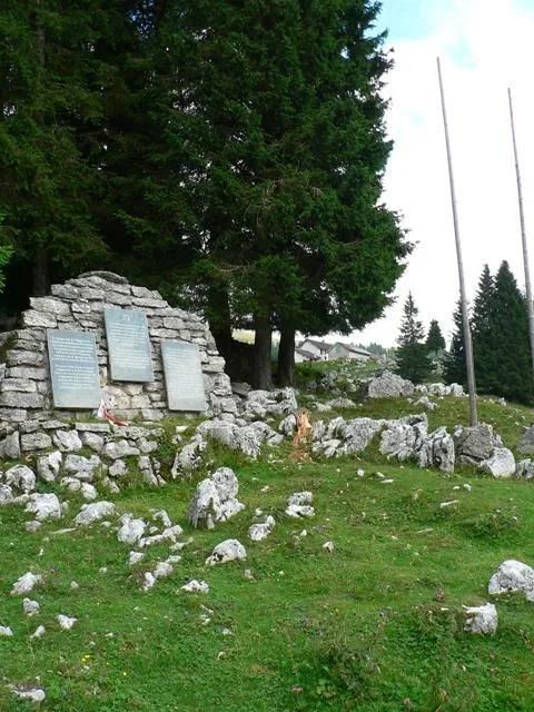 Monte Castelgomberto - Monumento a Malga Slapeur