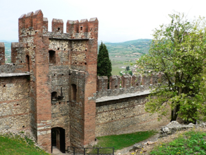 Castello di Soave - Torre e camminamenti