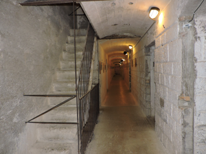 Forte Belvedere-Gschwent - corridoio e scala secondaria
