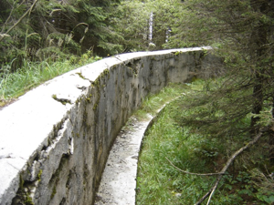 Forte Campolongo - Muro difensivo e fossato