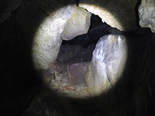 Grotta dell'elefante - Illuminazione solo con torcia
