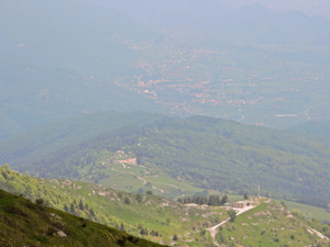 M.Grappa - Cima della Mandria, vista verso il monte Palon
