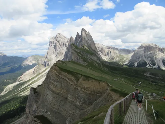 Marciapiede verso la forcella