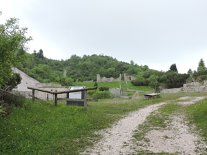 Monte Zugna - ingresso al Parco della Pace