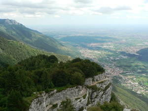 Monte Cengio - Panorama verso valle con vista della mulattiera