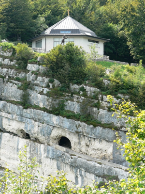 Monte Cengio - Uscita delle gallerie sotto alla chiesetta