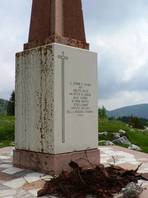 Monte Zebio - Cippo commemorativo