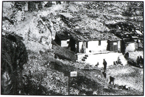 Monte Ortigara - ricoveri italiani a pozzo della scala