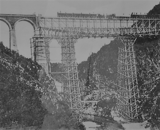 Foto storica della costruzione del viadotto sul torrente Astico