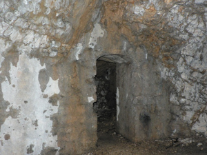 Monte Summano -postazione in caverna