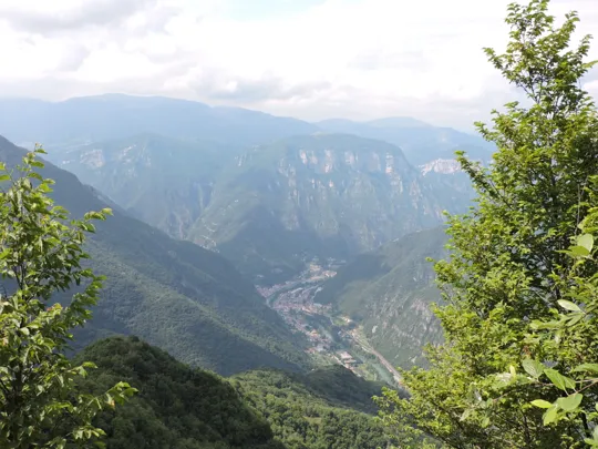 Vista verso Sasso Rosso e Lisser