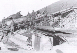 Foto storica del forte durante la costruzione (da Wikipedia)