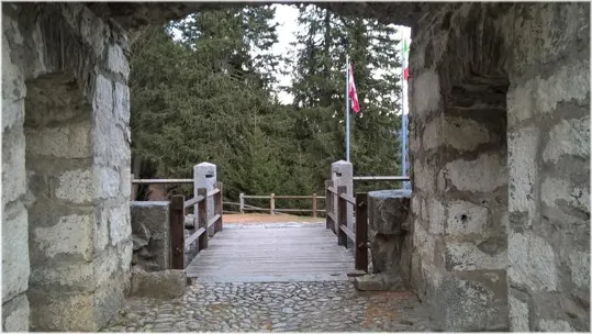 Il ponte visto dall'interno del forte