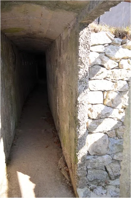 Fortificazioni Chiesa San Lorenzo - L'uscita vista dall'interno