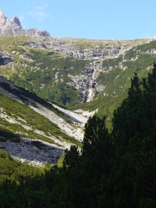 Locatelli - il Rio Sassovecchio e sullo sfondo l'Alpe dei Piani
