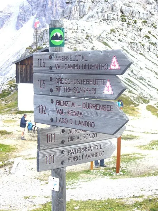 Locatelli - Indicazioni per i vari sentieri al Rifugio Locatelli/Innerkofler