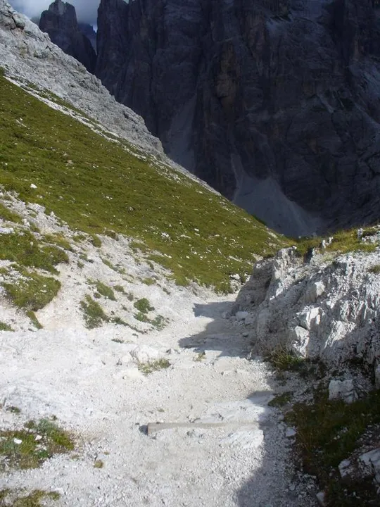 Locatelli - Sentiero in discesa verso Val Sassovecchio