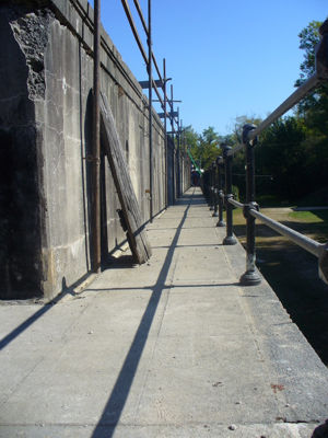 Forte Carpenedo - Il corridoio che collega i pozzi delle batterie