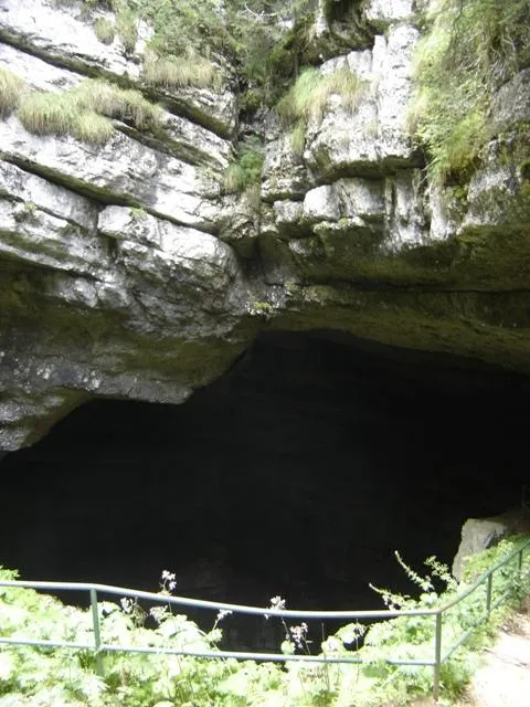 L'apertura della caverna e la volta